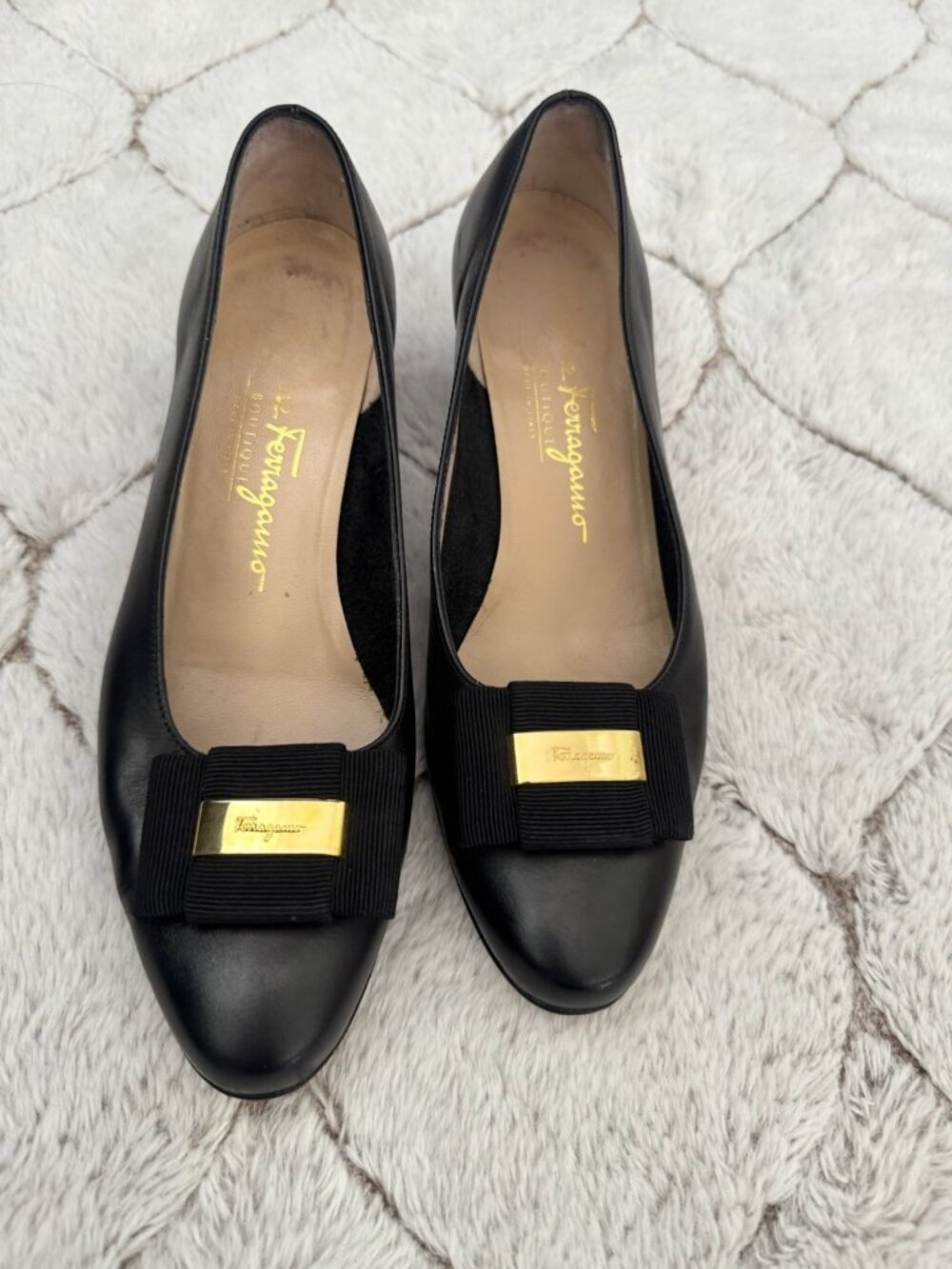 NEW Salvatore Ferragamo Vara Black Leather Bow Block Heel Pumps Size 5.5 B